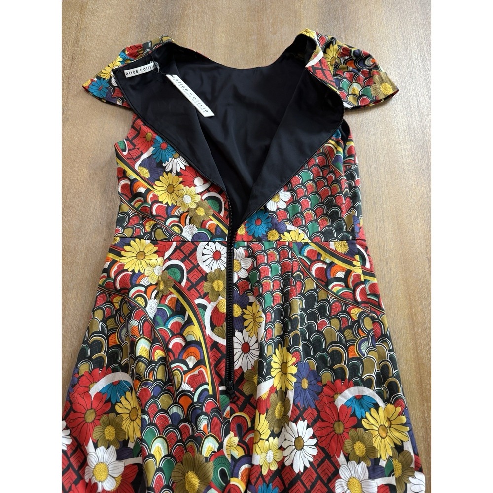 Alice + Olivia Kirby Ruffle Dress in the Floral Melody Size 8 - Picture 10 of 14